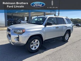 Used 2019 Toyota 4Runner SR5 video 1