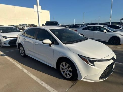 Used 2024 Toyota Corolla LE FWD image 2