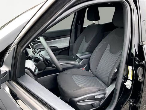 Used 2025 Jeep Compass Sport image 25