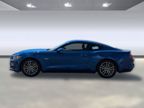 Used 2017 Ford Mustang GT RWD image 3