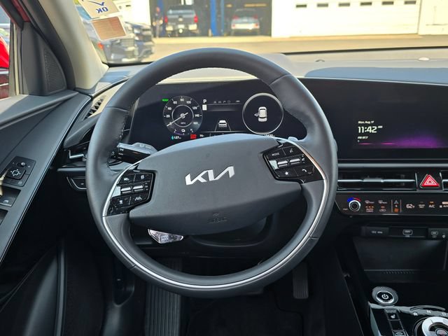Certified 2025 Kia Niro Wind w/ Wind Preserve Package FWD image 21