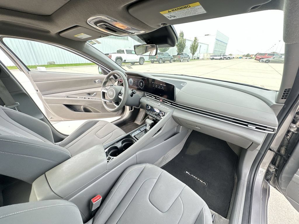 Used 2024 Hyundai Elantra SEL w/ Convenience Package FWD image 30