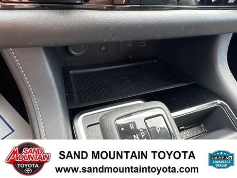 Used 2025 Nissan Pathfinder SL AWD/4WD image 21