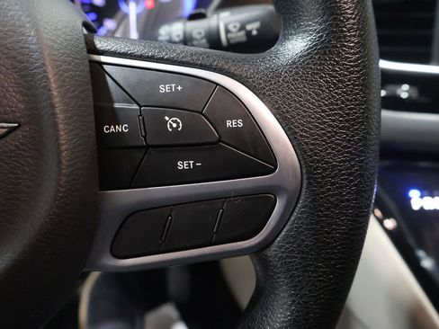 Used 2021 Chrysler Voyager LX image 34