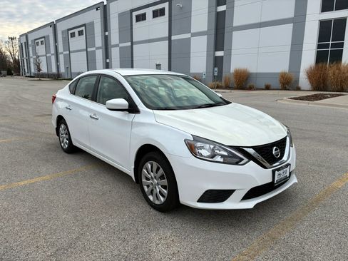Used 2016 Nissan Sentra S image 3