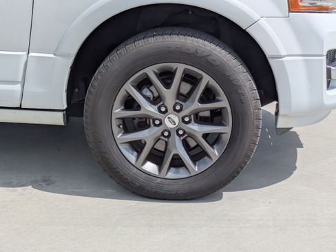 Used 2017 Ford Expedition Limited w/ Equipment Group 301A image 7