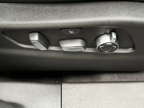 Used 2024 Cadillac XT4 Sport image 27