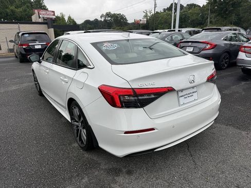 Used 2023 Honda Civic Touring image 3