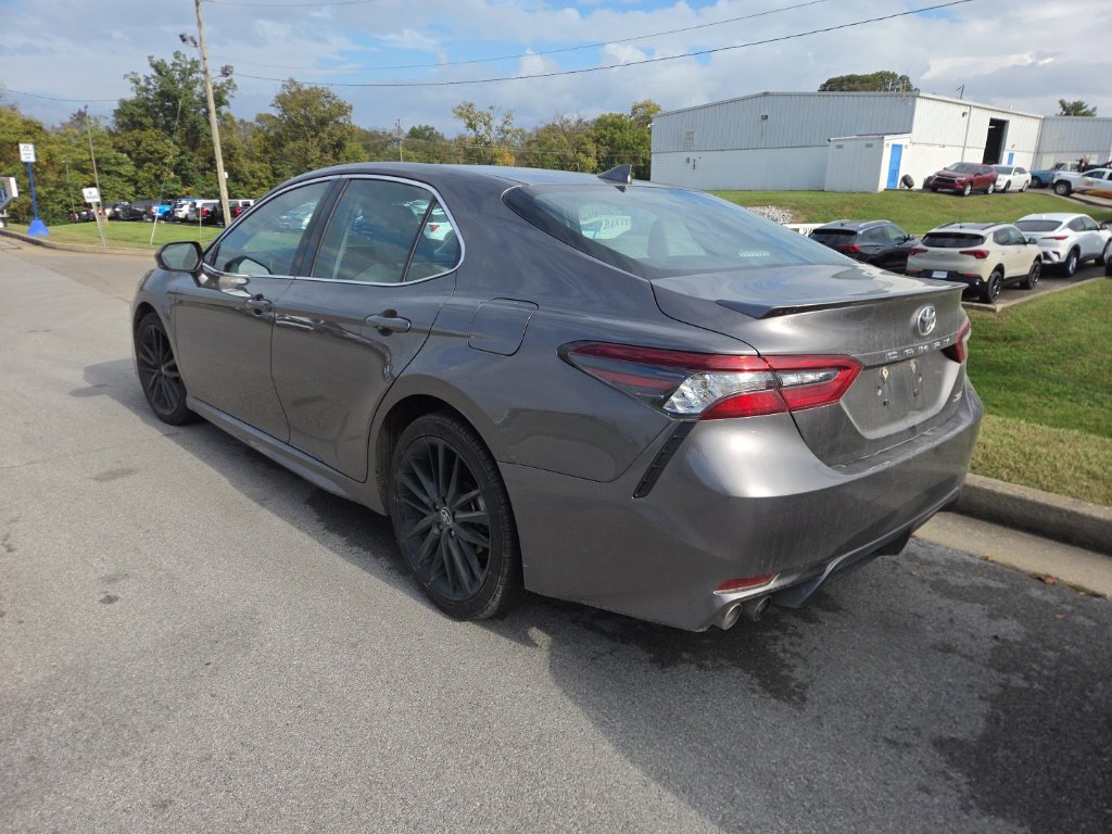Used 2024 Toyota Camry XSE FWD image 4