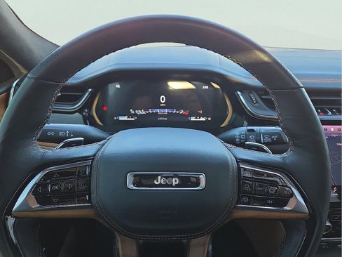 Used 2025 Jeep Grand Cherokee L Summit image 25