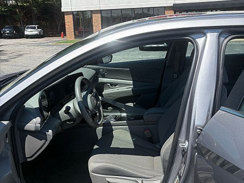 Used 2025 Hyundai Elantra SEL FWD image 11