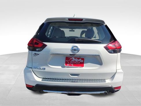 Used 2017 Nissan Rogue S image 5