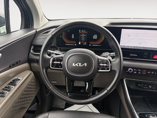 Certified 2025 Kia Carnival EX FWD image 12