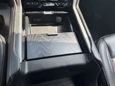 Used 2022 GMC Yukon XL Denali image 25