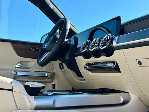 Certified 2022 Mercedes-Benz GLB 250 4MATIC image 16