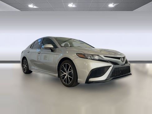 Used 2023 Toyota Camry SE image 7