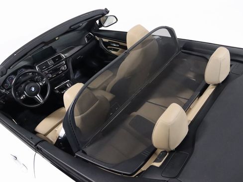 Used 2018 BMW M4 Convertible image 18