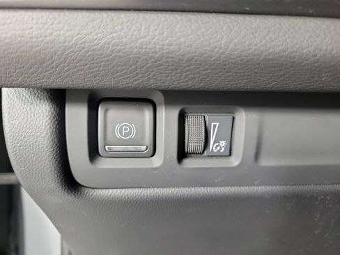 Used 2025 Cadillac XT4 Premium Luxury FWD image 29