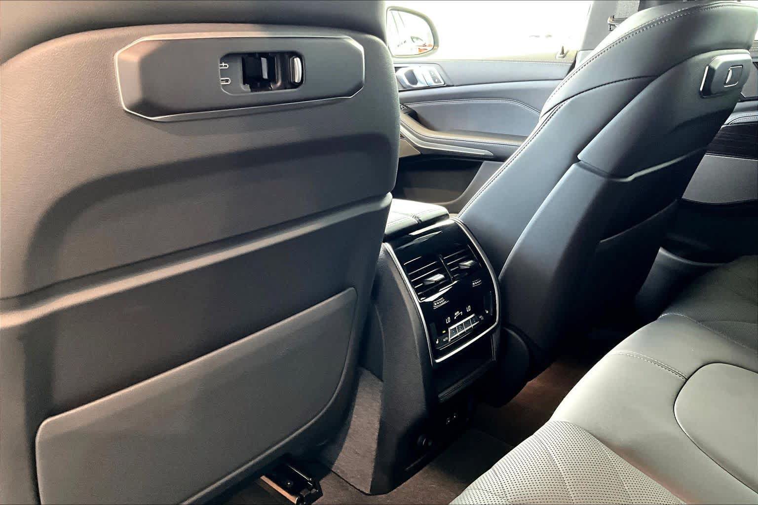 Used 2026 BMW X5 sDrive40i RWD image 33