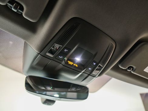 Used 2022 Porsche Taycan 4S image 21