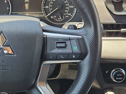 Used 2024 Mitsubishi Outlander SE FWD image 19