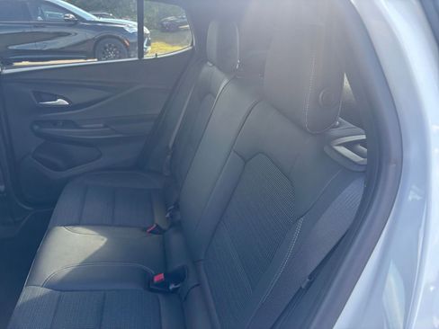 Used 2025 Buick Envista Preferred image 35