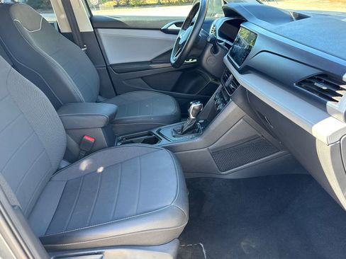 Used 2024 Volkswagen Taos SE image 13