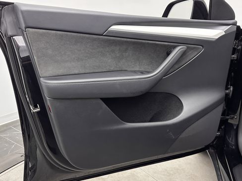 Used 2023 Tesla Model Y Long Range image 10