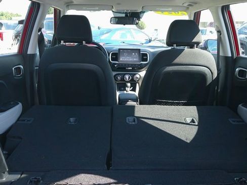 Certified 2024 Hyundai Venue SEL image 22