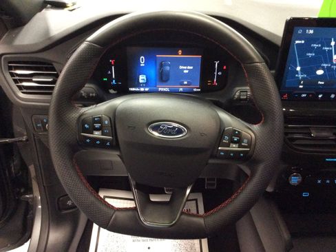 Used 2023 Ford Escape ST-Line w/ Tech Pack #1 AWD/4WD image 19
