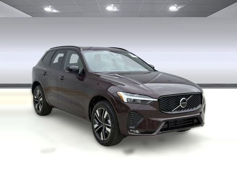 New 2026 Volvo XC60 B5 Core w/ Climate Package image 7