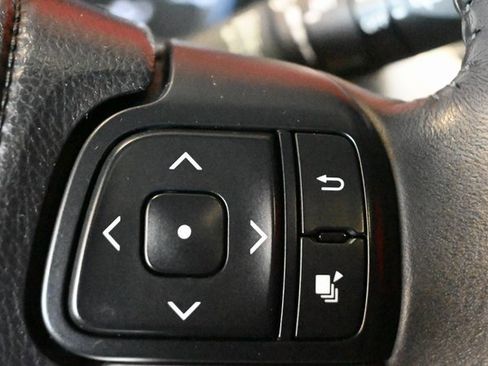 Used 2015 Toyota Highlander XLE image 30
