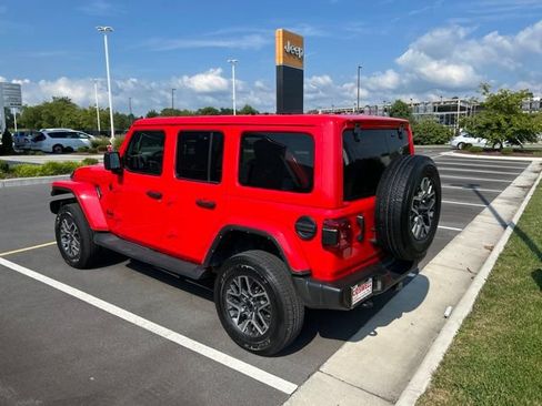 Used 2021 Jeep Wrangler Unlimited Sahara AWD/4WD image 3
