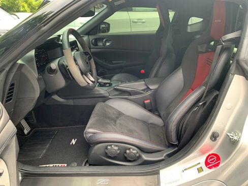 Used 2025 Nissan Z NISMO w/ Floor Mat Package RWD image 9