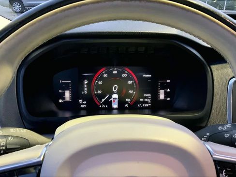 Used 2017 Volvo XC90 T5 Momentum w/ Vision Package image 26