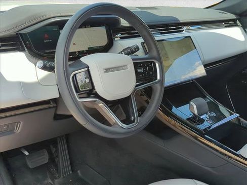 Used 2025 Land Rover Range Rover Sport SE AWD/4WD image 9