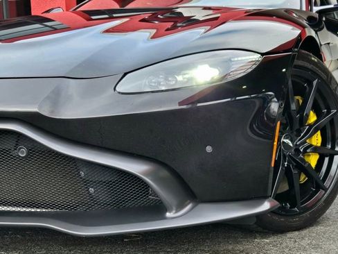 Used 2020 Aston Martin V8 Vantage Base image 3