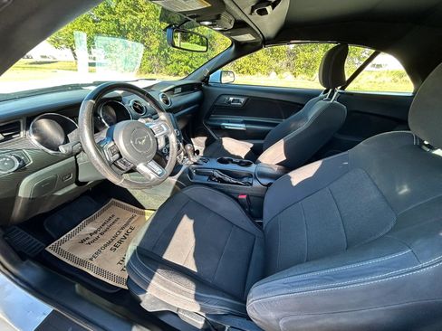 Used 2015 Ford Mustang Convertible RWD image 13