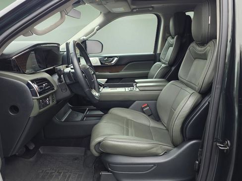 Used 2022 Lincoln Navigator Black Label image 10