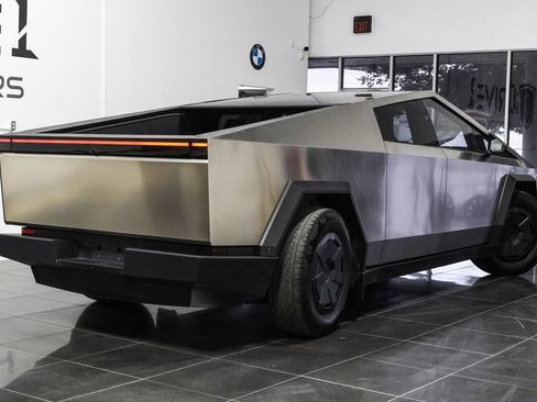 Used 2025 Tesla Cybertruck AWD Crew Cab image 12