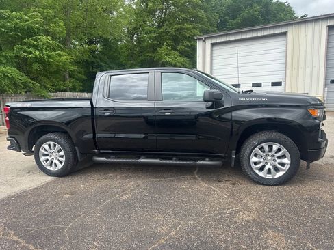 Used 2024 Chevrolet Silverado 1500 Custom image 2