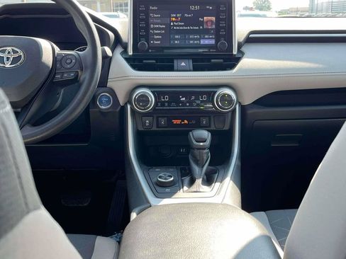 Used 2019 Toyota RAV4 XLE w/ Convenience Package AWD/4WD image 3