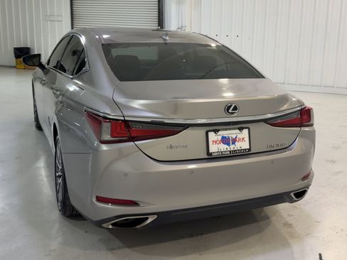 Used 2019 Lexus ES 350 w/ Ultra Luxury Package image 8