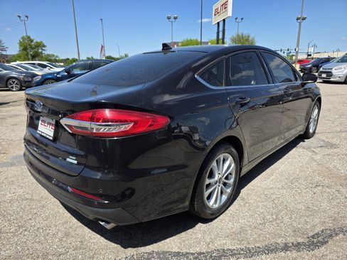 Used 2019 Ford Fusion SE FWD image 5