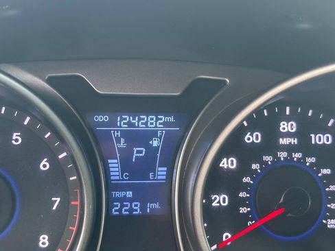 Used 2014 Hyundai Veloster image 12