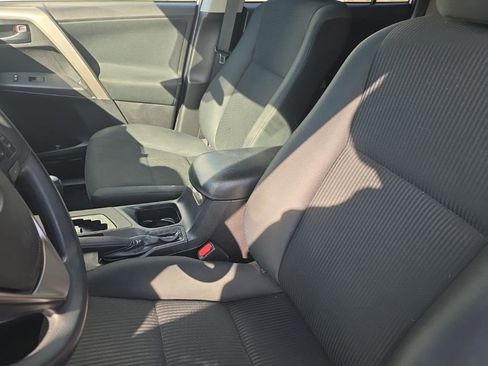 Used 2018 Toyota RAV4 LE image 19