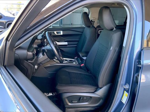 Used 2021 Ford Explorer XLT image 8
