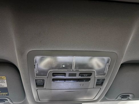 Used 2019 Toyota Highlander XLE image 27