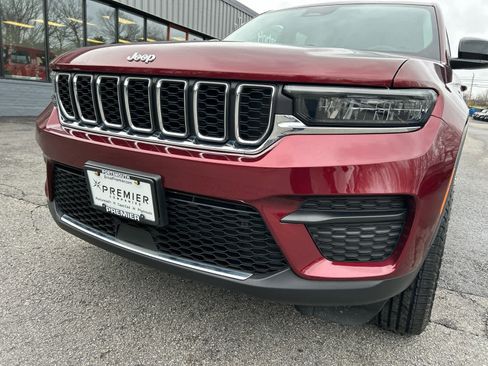 Used 2022 Jeep Grand Cherokee Laredo w/ Luxury Tech Group I AWD/4WD image 12