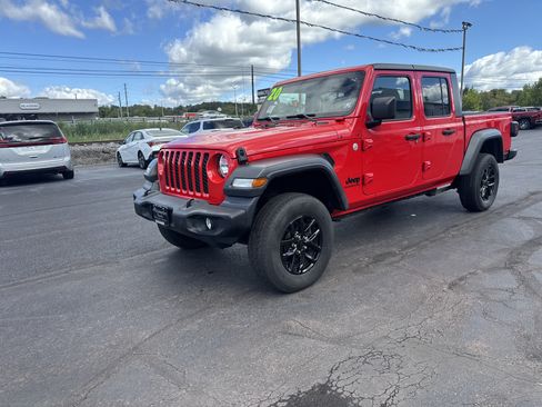 Used 2020 Jeep Gladiator Sport w/ Quick Order Package 24S AWD/4WD image 8
